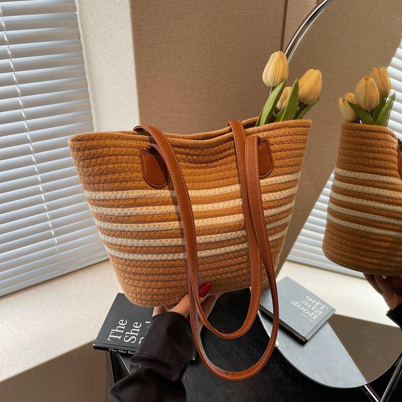 Commuter large-capacity rope woven bag women's new summer versatile shoulder bag beach vacation tote bag