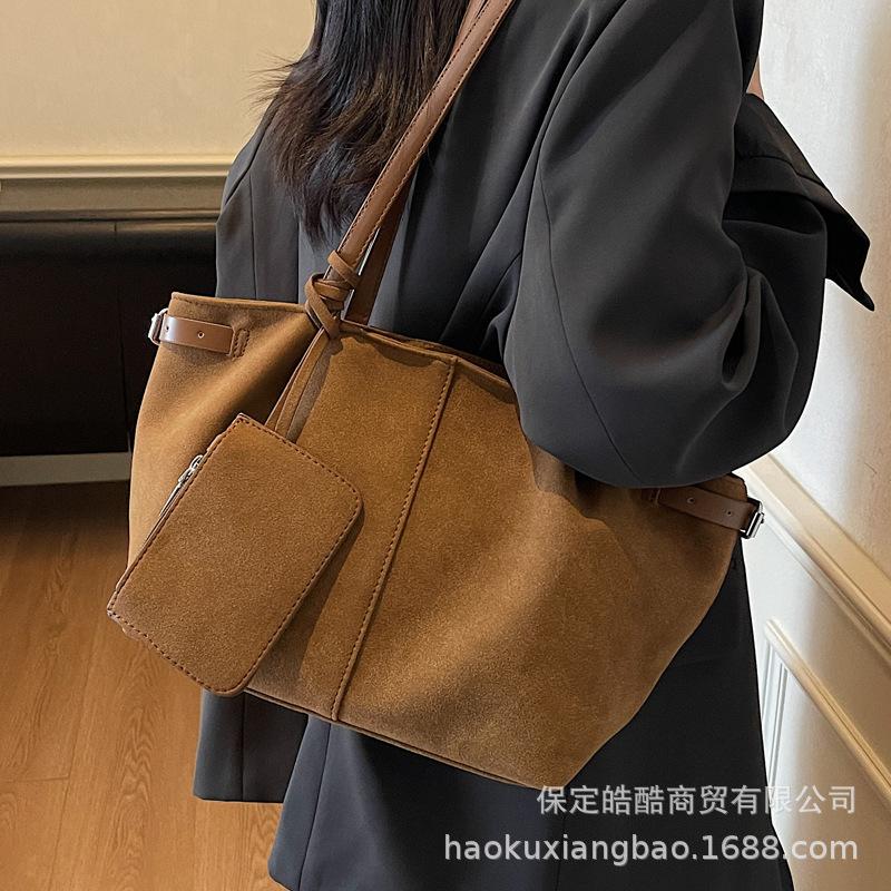 This Year's Popular Bag Women's Large Capacity 2025 New Fashion Autumn and Winter Shoulder Underarm Bag Pleated Commuter Tote Bag