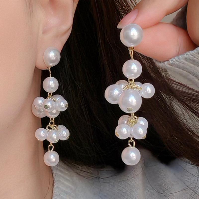 Luxury High-End Temperament Winter Earrings 2026 Minimalist Super Fairy Beaded Fringe Atmospheric Versatile Fashion Studs