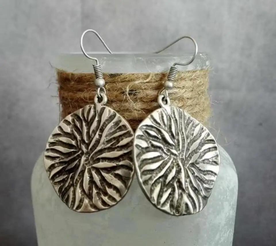 

Новые винтажные женские этнические серьги-крючки с винтажной геометрией, длинные, треугольные, металлические, спиральные, женские ювелирные аксессуары