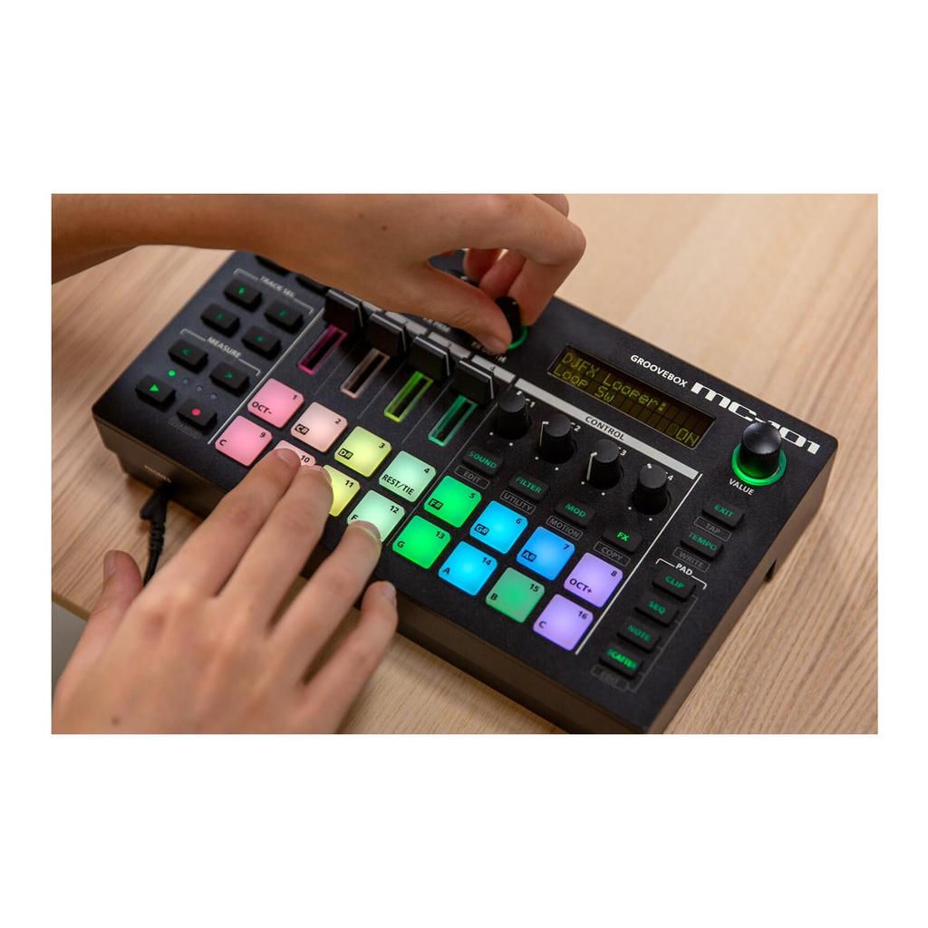 Roland AIRA Groovebox Compact Black MC-101