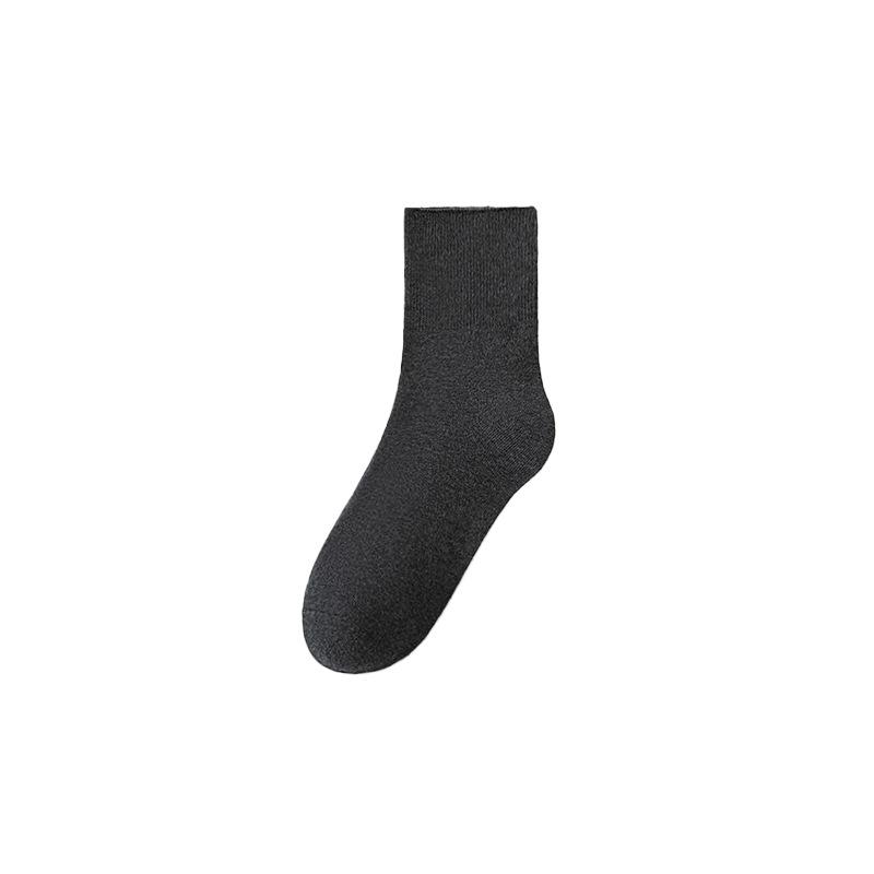 The Men's Socks for All Four Seasons Are Loose and Non-restrictive Mid-calf Men's Socks, Providing A Comfortable and Boneless Casual Look