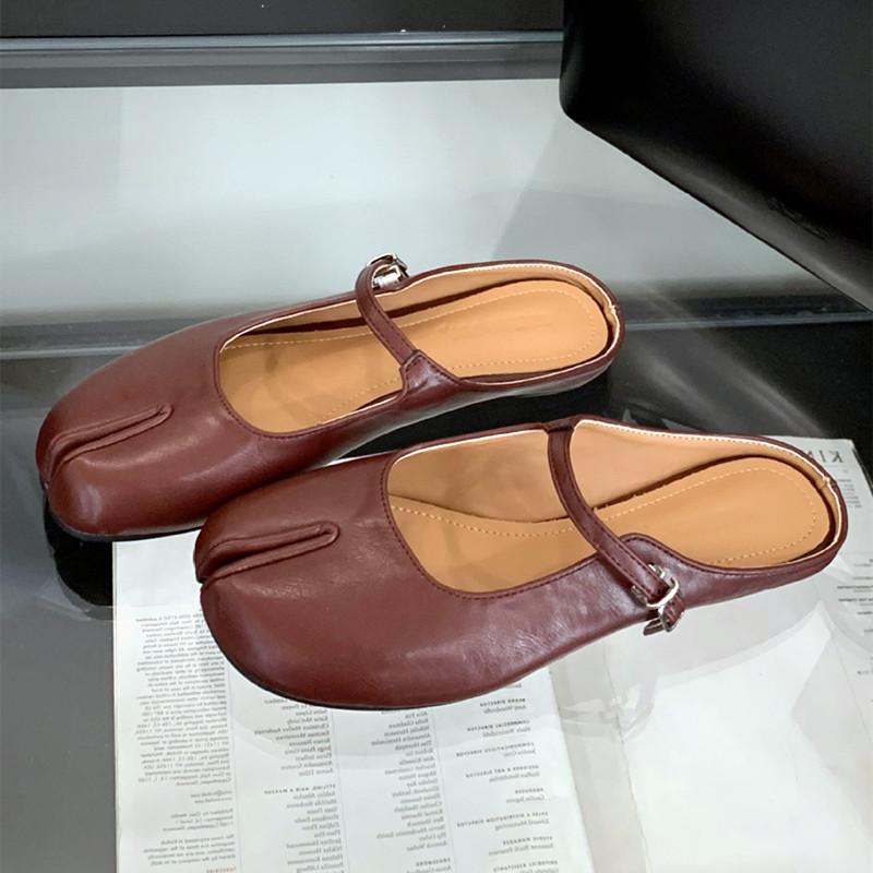 

Fashion 2025 New Style Split Toe Slippers Women Summer Light Non-slip Belt Buckle Design Mules Shoes Cute Soft Leather Flats Loafers 40 красный