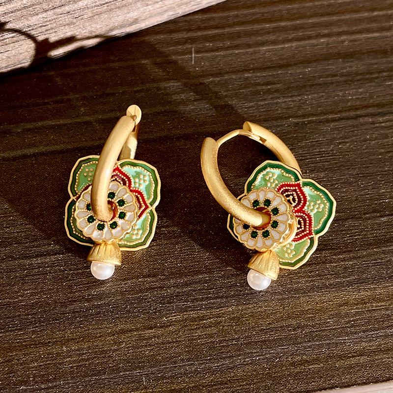 Retro Green Oil-Drop Flower Earrings: Stylish, Versatile Chinese National Style for Multiple Ways To Wear