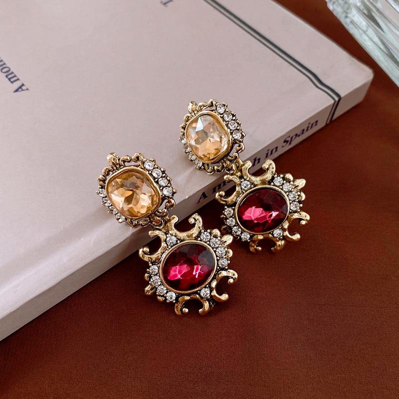 Náhrdelník s květinou z vsazených diamantů a retro náramek s náušnicemi - Evropský a americký styl Klíční kostní řetízek Špičkové šperky