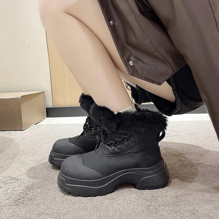 

Женские зимние ботинки на толстой подошве, новинка 2024 года, бархатные теплые ботинки мартин, женские маленькие короткие ботинки, нескользящие водонепроницаемые хлопковые ботинки 40 чёрный