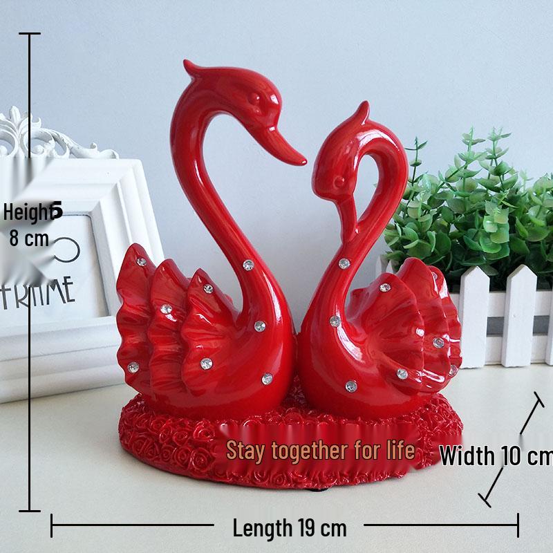 Фигурки лебедей в подарок на медовый месяц или для декора свадебной комнаты