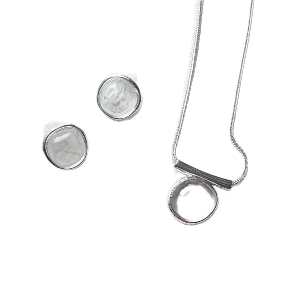 Elegant Irregular Pendant Necklace: Exquisite Light Luxury, High-End Versatile Accessory for Women