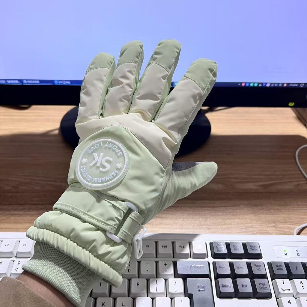 Women's Winter Ski Gloves: Warm, Thickened, Touchscreen-Compatible, Windproof, Water-Repellent, and Stylish Velvet-Lined for Outdoor Riding.