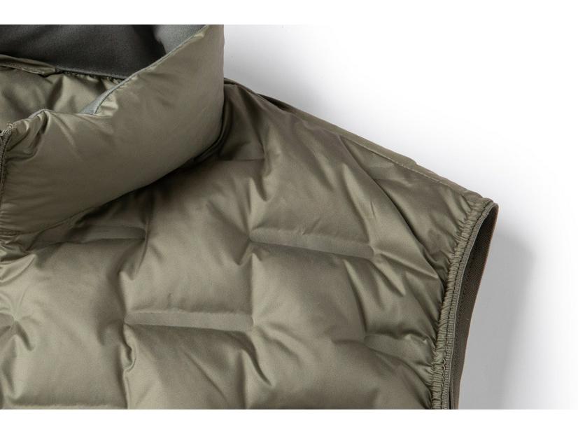 Leichte Daunenweste für Herren - Herbst/Winter Stehkragen Gilet mit Innenlage aus weißer Entendaune. Kurze, ärmellose Jacke.