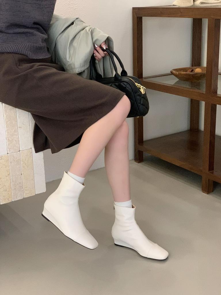 Niche design sense 2025 spring, autumn and winter new European and American retro thin wedge heel brown short boots women