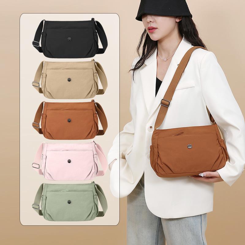Simple New Solid Color Shoulder Bag Women's Light and Casual Joker Outdoor Small Bag Fashion Commuter Pleated Crossbody Bag
