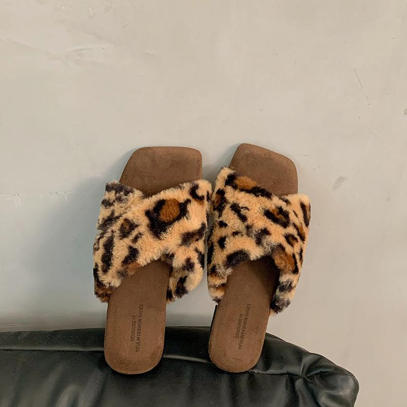 Fashion Women Slippers Plush Warm Female Flat Bottom Non-slip Comfortable Winter Autumn House Slippers Leopard Outdoor Slippers