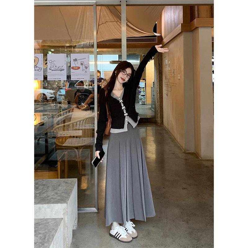 Black fake two V-neck long-sleeved T-shirt for women's spring and summer new bow, thin and can be worn outside, with a short top inside.