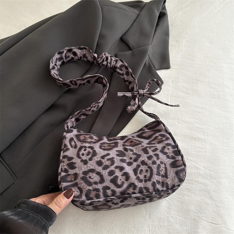 

Trendy Black And Brown Pu Crescent Bag For Women With Stylish Design And Versatile Use чёрный