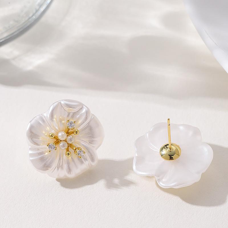 Super fairy sweet temperament fairy wind paint diamond pearl stamen flower stud earrings light luxury high-end earrings