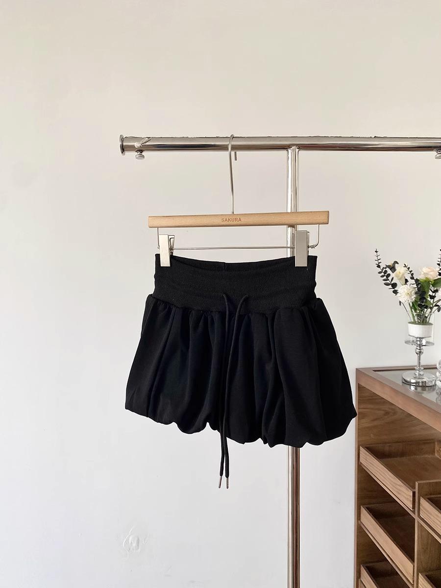 

2026 Autumn Korean Style A-line Skirt - Sweet, Versatile, High Waist, Elastic, Anti-exposure, Red Bud Design. S