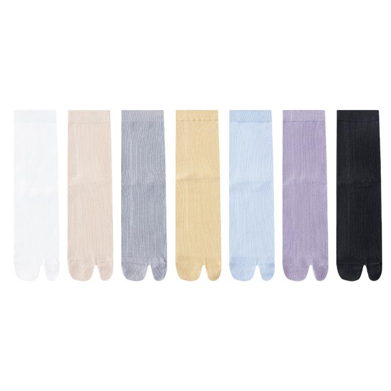 Two-toe Socks for Women, Solid Color, Anti-pilling, Breathable, Boneless Seam Split Toe Socks with Pig's Hoof Shoes, Mid-calf Socks