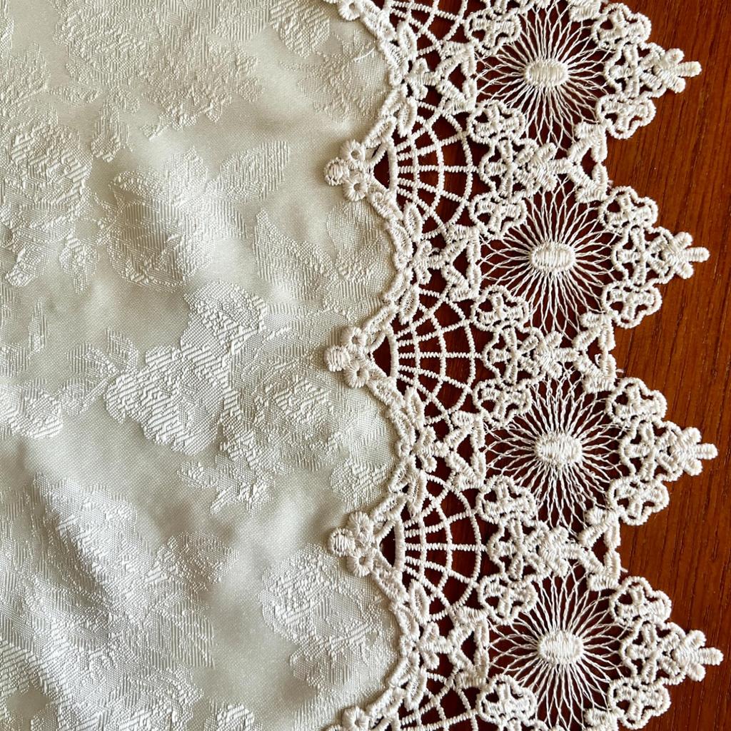 Vivienne Olive Serie Spitze Bestickte Tischdecke, 90x90cm, Beige, Tischläufer, WK1026N1/BE