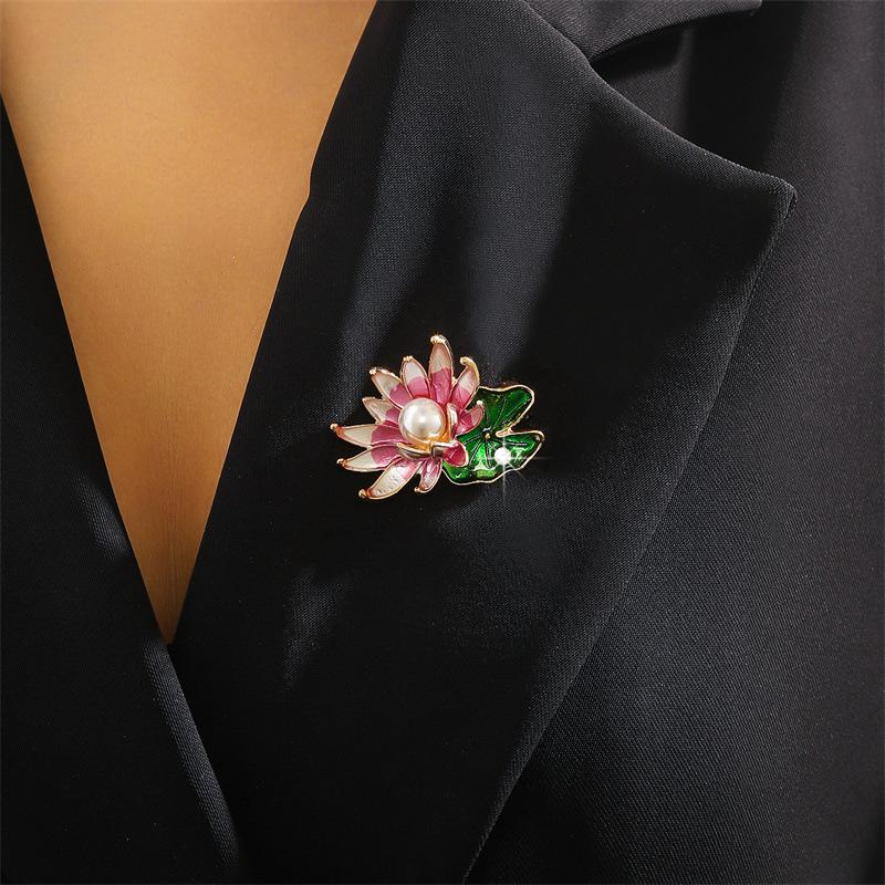 Female National Style Lotus Flower Brooch