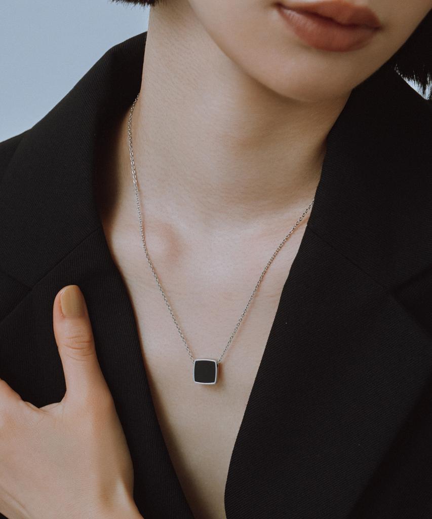 Novice Tokyo Onyx Pendant Necklace [Stainless] / Silver