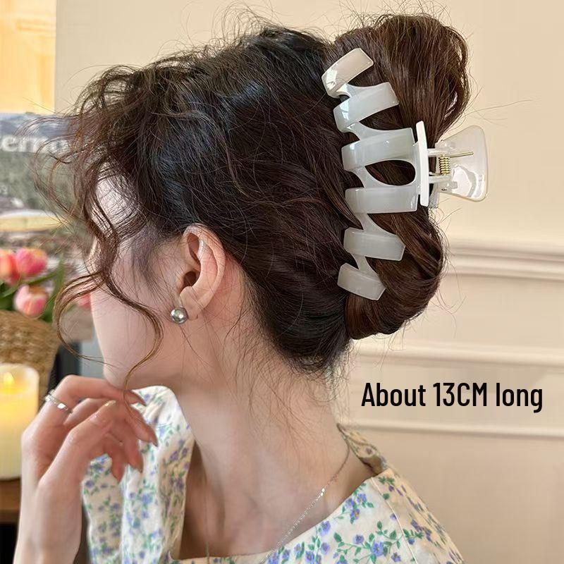 Großer französischer Retro-Klammer-Haarclip für elegante Damenfrisuren.