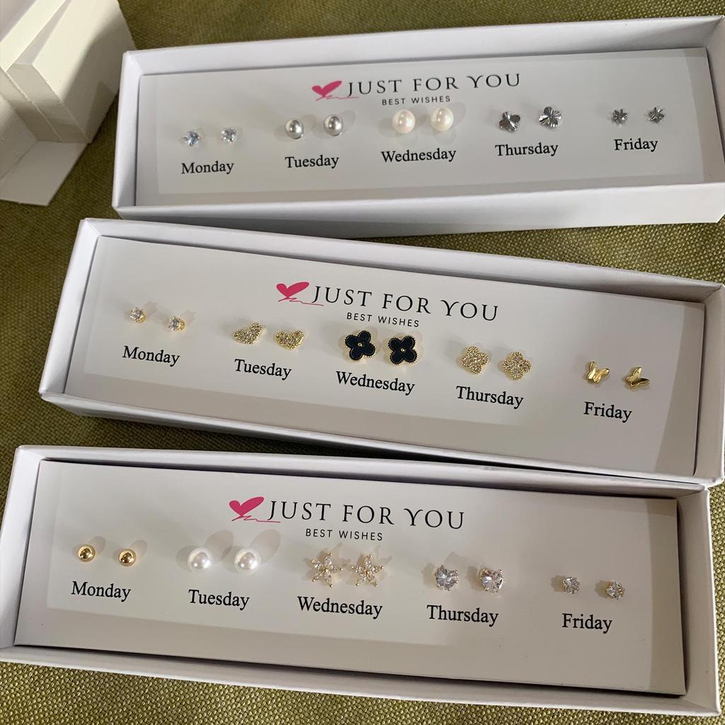 Set Cercei Stud Floare Zircon: 5 Perechi pentru Femei cu Ace de Argint - Cutie Cadou Săptămânală