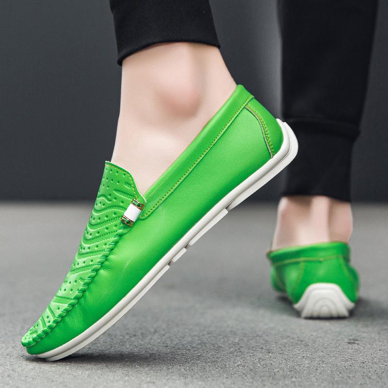 Trendiga platta gröna loafers herr mode slip-on vardagsskor för män mjuka bekväma andningsbara halkfria herr lädermockasiner