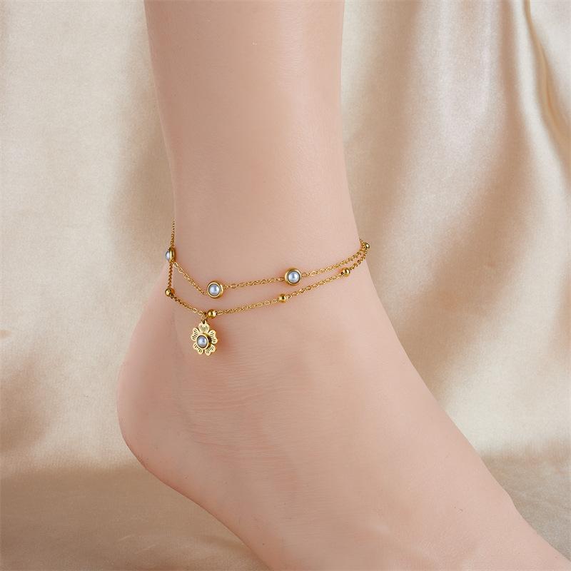 Goldenes doppellagiges Blumen-Perlen-Fußkettchen – Zarter Blumenschmuck, Frische Eleganz Geschenk für Frauen