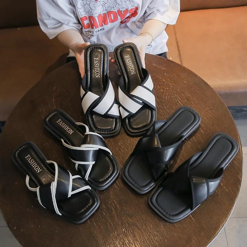 High-value Slippers Women's Summer Outer Wear 2025 New Indoor Flat-bottomed Ins Cross Beach One-word Cool Slippers