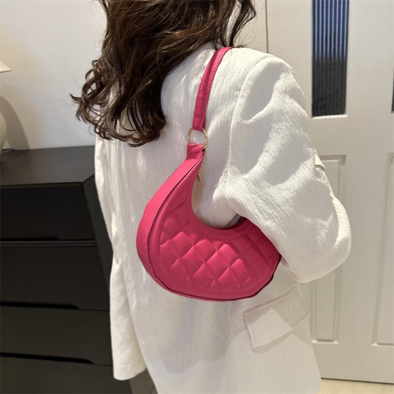 This year's popular fashion diamond shoulder bag women's 2024 autumn new versatile ins armpit bag Korean version of crescent women