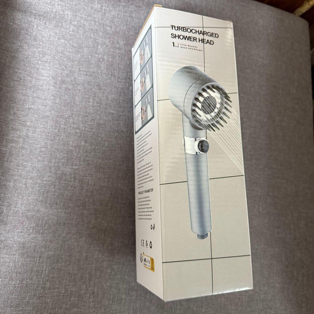 Verbessern Sie Ihr Duscherlebnis mit dem Dai Spray Duschkopf-Set, ausgestattet mit einem kraftvollen Strahl, einem integrierten Filter und einem eleganten Lotus-Design.