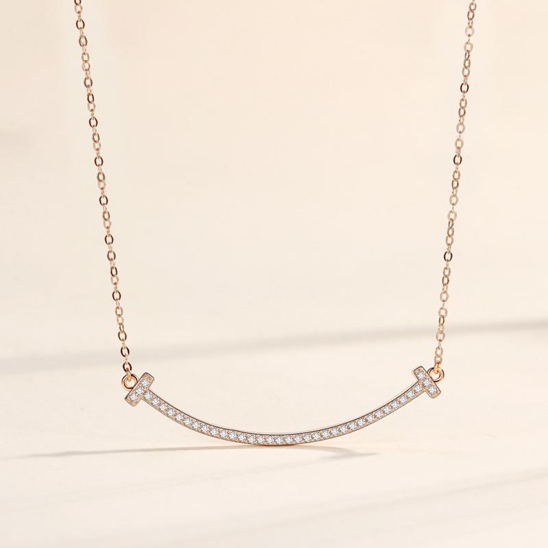 Smile Necklace Female Niche Light Luxury Temperament Versatile Fashion High-End Glossy Diamond-Encrusted Smiley Face Pendant Female Quality