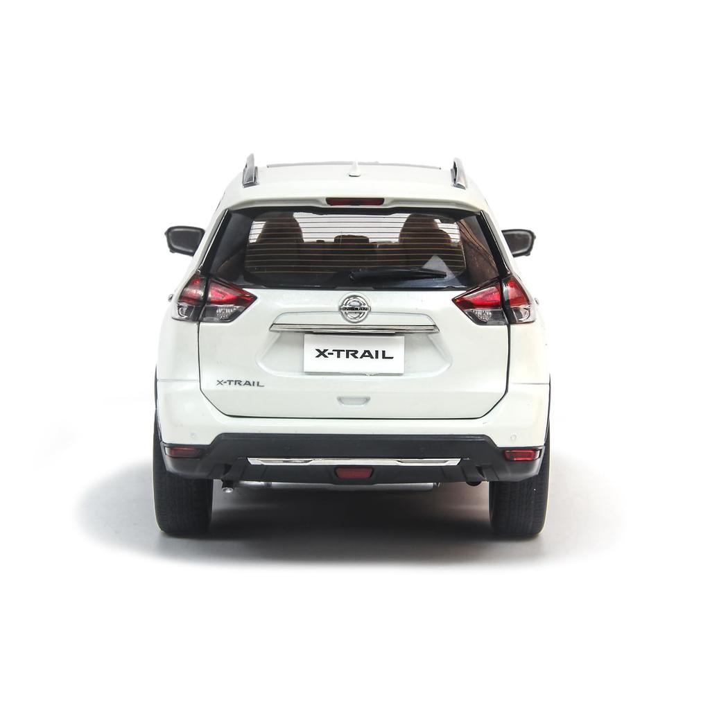 PAUDI MODEL scale diecast model of the Nissan 1/18 X-Trail 2018.