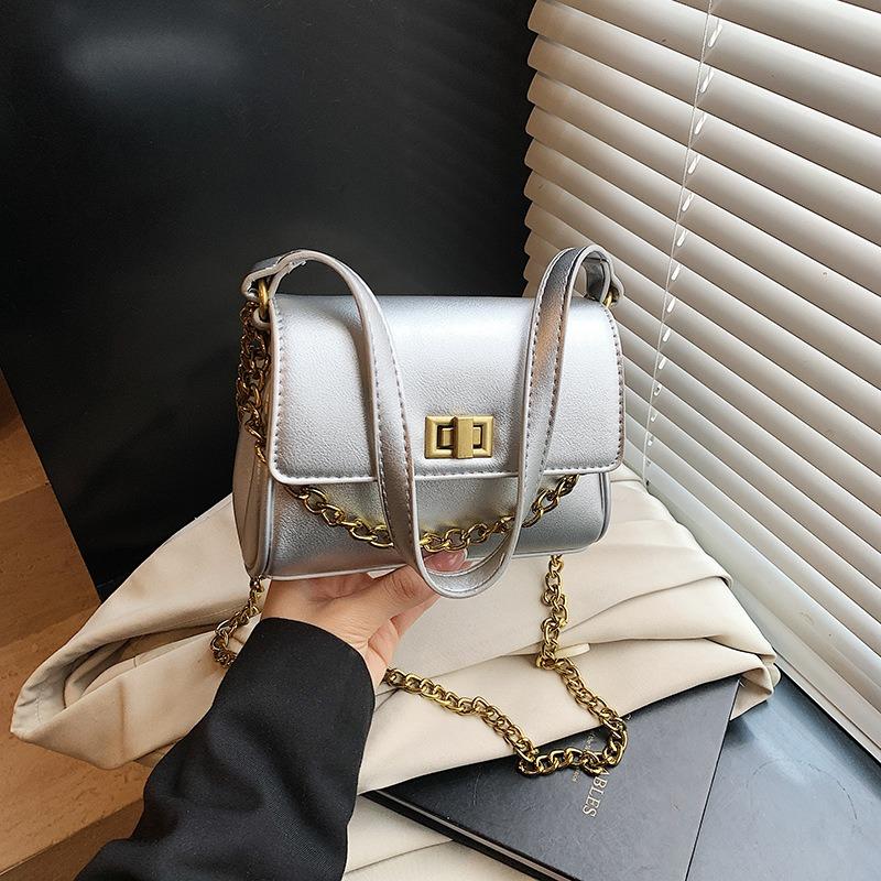 

New chain small bag women s versatile simple casual spring and summer small square bag retro commuter shoulder bag серебряный