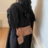 Niche design simple fashion rivet shoulder bag women's winter new retro messenger women's bag