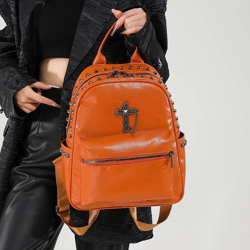 Stilvoller Punk Rock Rucksack mit Kreuzmotiv Nieten Unisex Streetwear Reisetasche Teens 20L PU Design