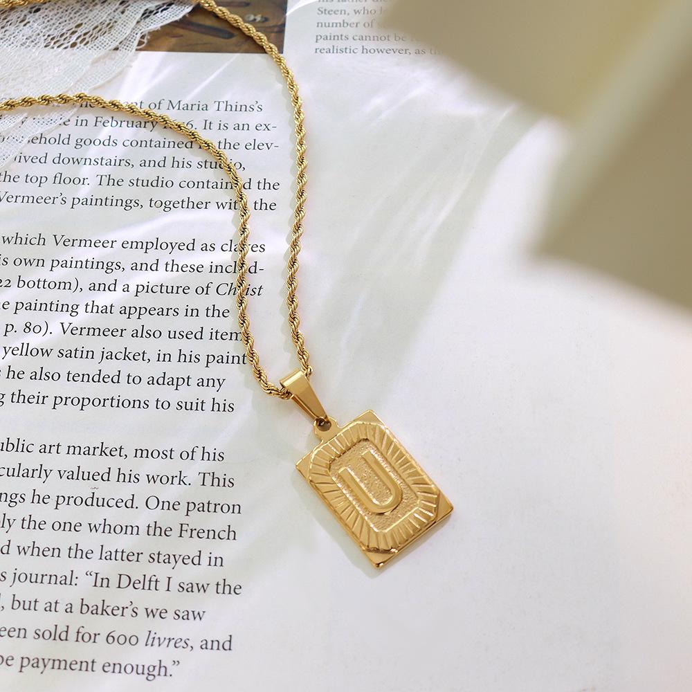 Qiong Yao Hip Hop 26-Letter Square Pendant Necklace, Clavicle Chain, 18K Gold Plated Titanium Steel.