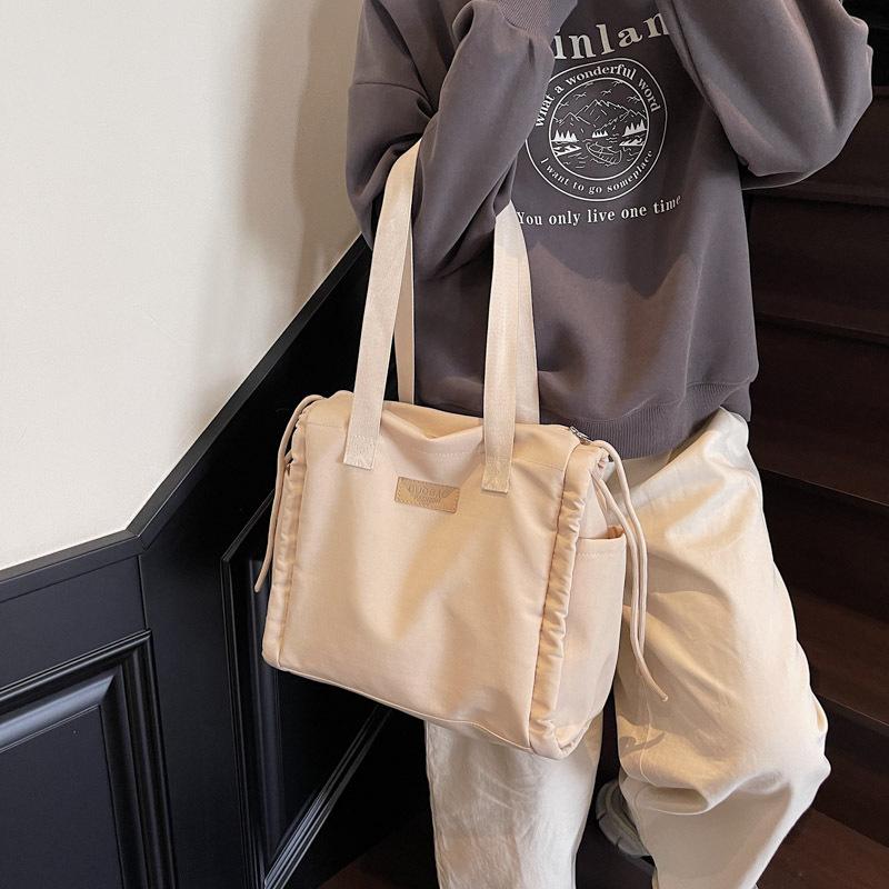 Neformální velká taška dámská nová dámská taška velkokapacitní studentská do školy taška přes rameno dojížděcí nákupní taška