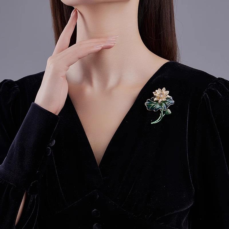 Good Luck Lotus Brooch, High-end Women's Exquisite Chinese Style Lotus Brooch, Niche Design Sense Brooch
