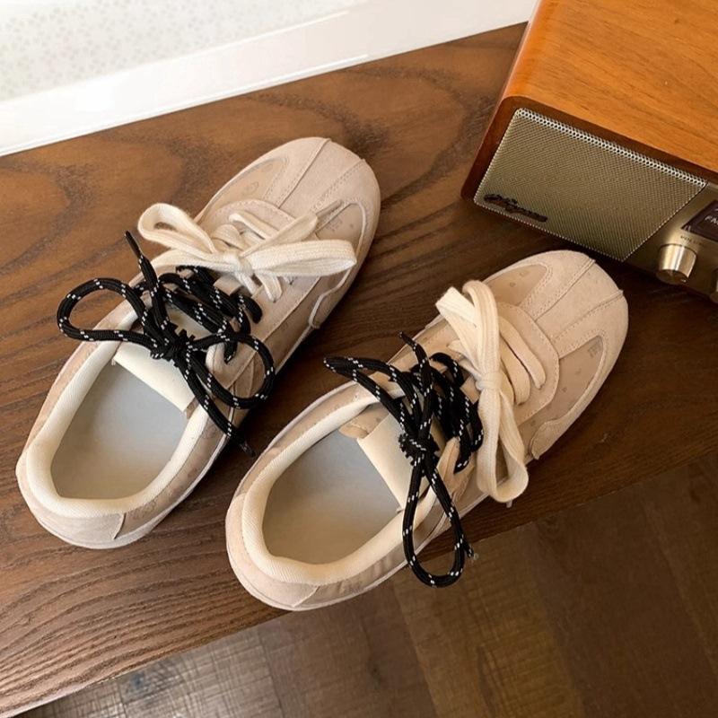 Buty do treningu moralnego w stylu baletowym damskie 2025 wiosna i jesień nowe białe buty na płaskiej podeszwie wszechstronne buty sportowe i rekreacyjne na miękkiej podeszwie Forrest