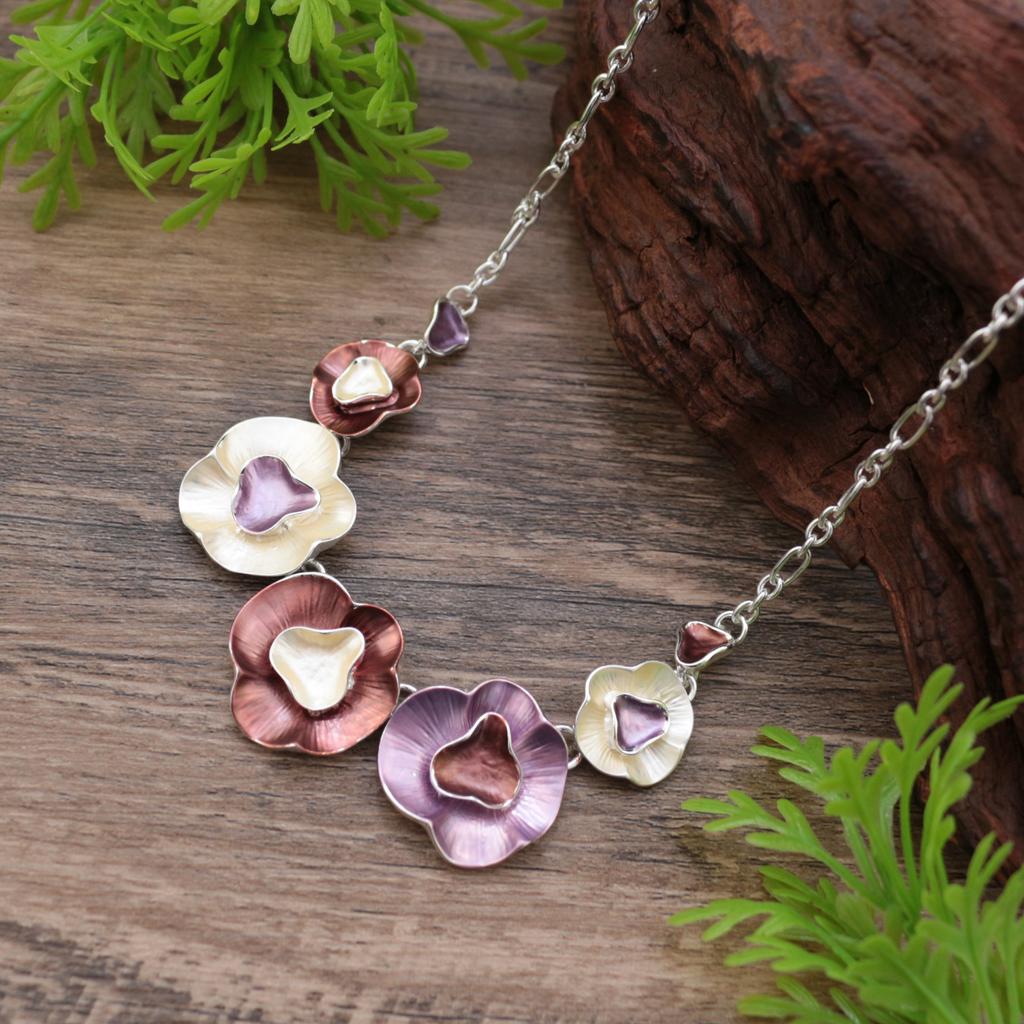 New enamel geometric flower necklace, women's exaggerated geometric petal zinc alloy necklace