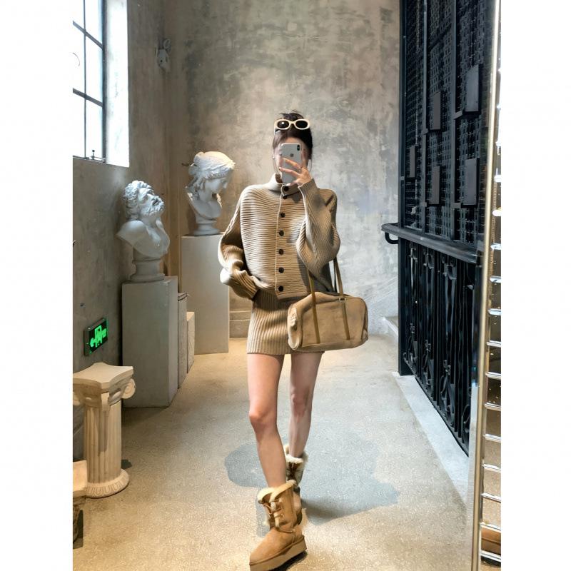 

Fashionable Autumn/Winter Set: Stand-up Collar Knit Cardigan & Hip-Hugging Short Skirt M серый