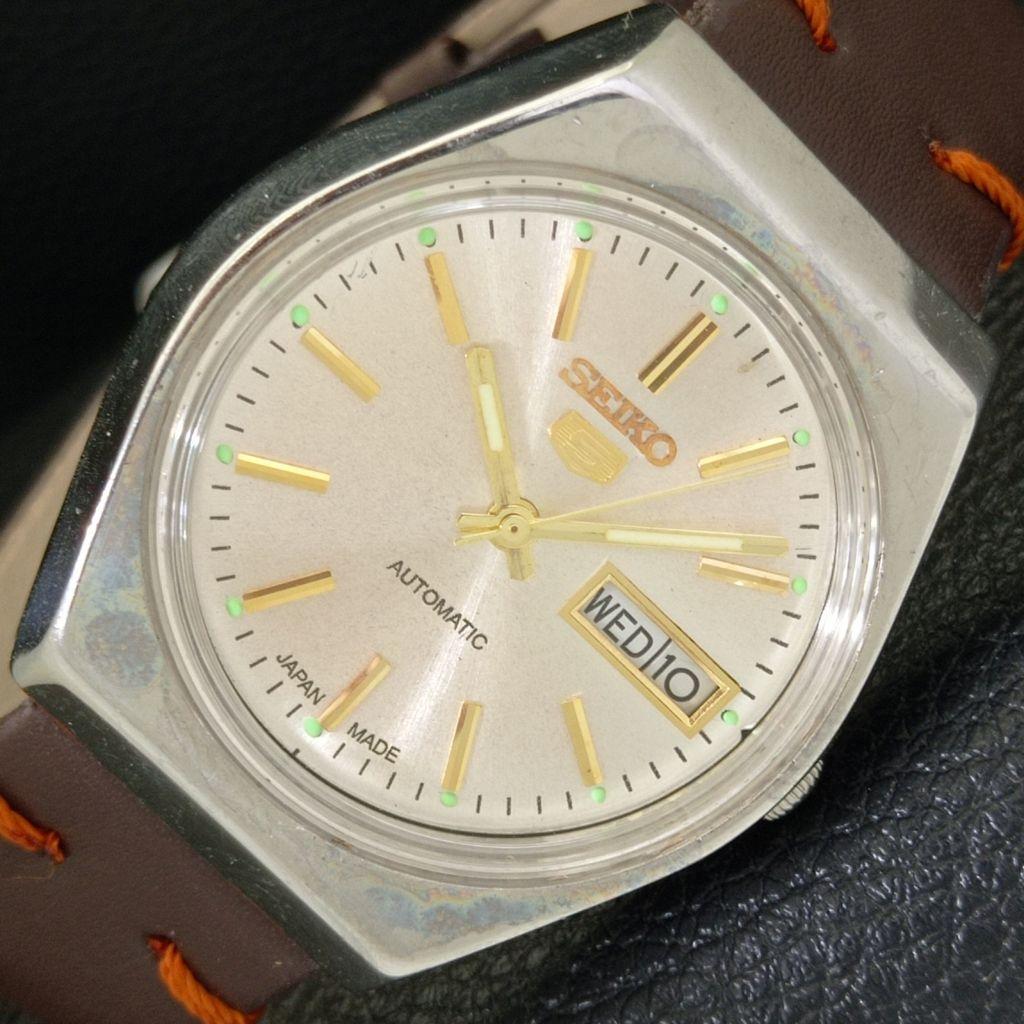 

SEIKO 5 AUTOMATIC VINTAGE JAPAN MENS SILVER COLOR DIAL WATCH a701662-5 R206c-a701662
