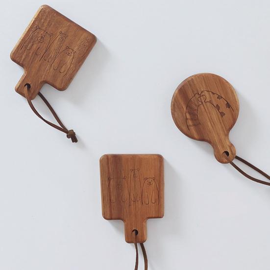 Bottle Opener Magnetic Cartoon Pattern Manual Wooden Hanging Hole Refrigerator Paste Beer Opener Kitchen Gadgets