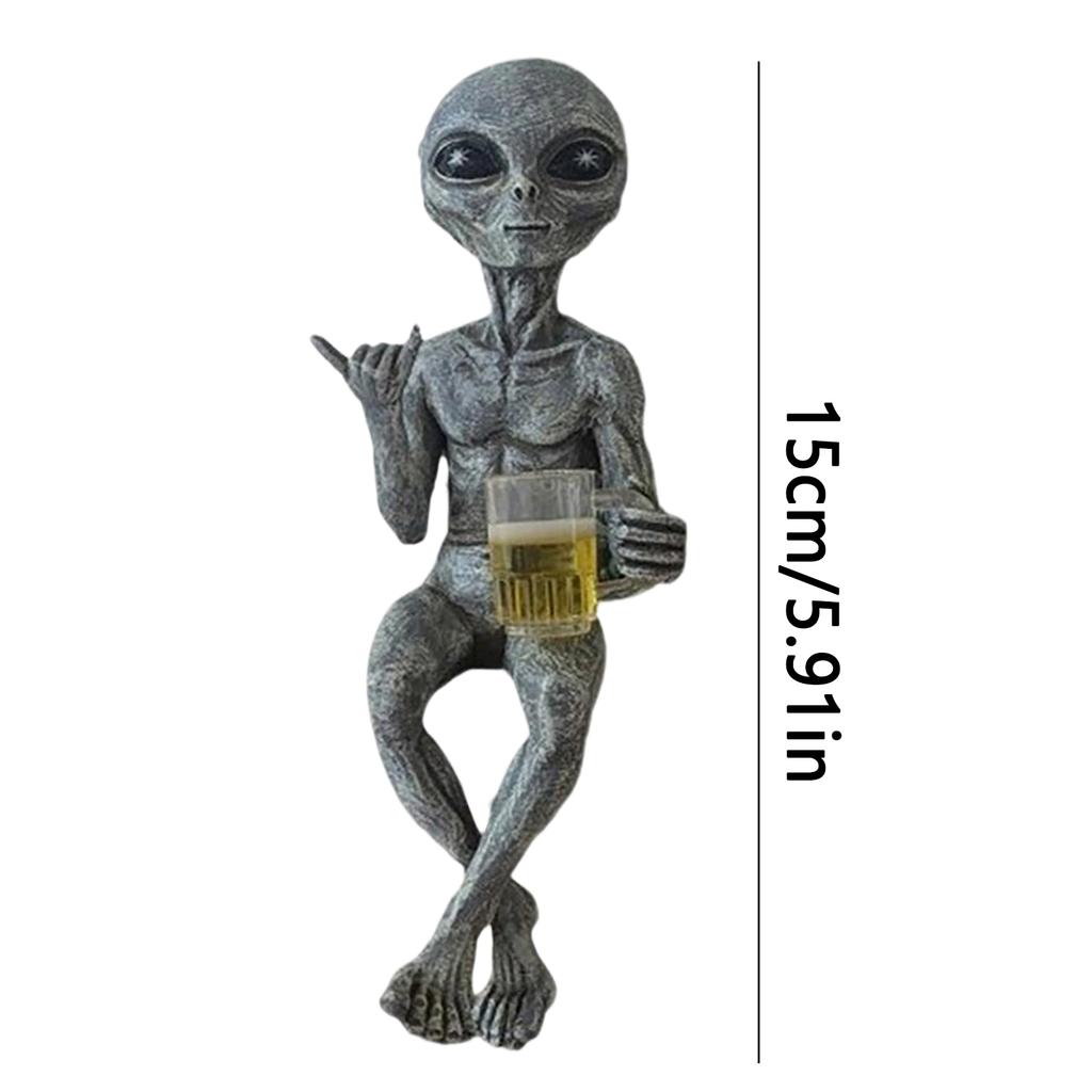 Funny Alien Statue Sculpture Garden Landscaping Yard Art Ornament Resin Beer Drinking Alien Sculpture Desktop Decoration