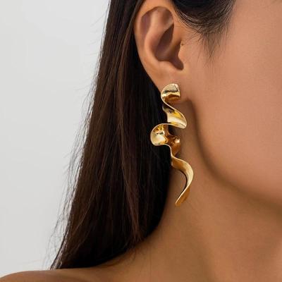 Vintage Punk Irregular Metal Twisted Long Drop Earrings for Women Creative Geometric Gold Color Waves Earrings Jewelry