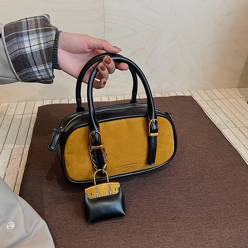 Popular Autumn and Winter Retro Underarm Bowling Bag Women's Niche Bag Black Bag