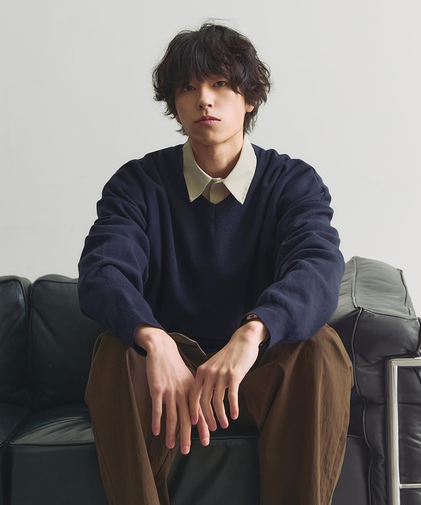 Nyuobeu Bangada V-Neck Knit Navy