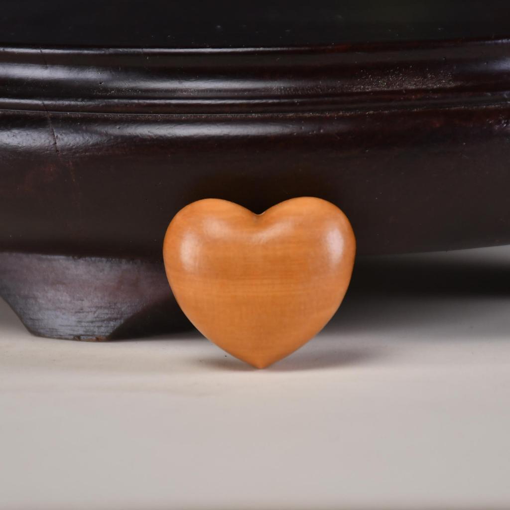 Heart-Shaped Rosewood & Green Sandalwood Carving Ornament